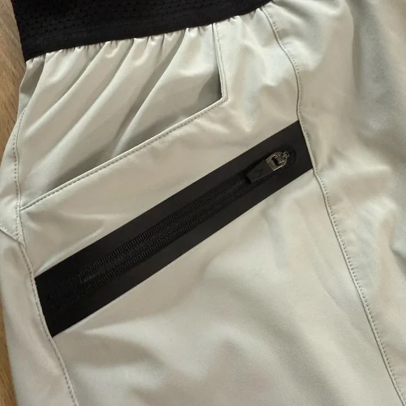 Alphalete men’s Light Gray Joggers Studio Pant - Picture 5 of 7